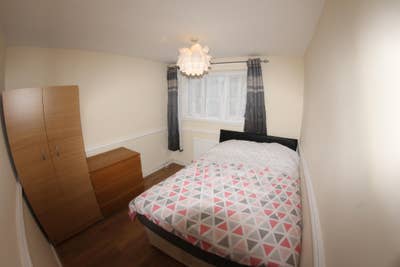 🏡 Spacious Double Room Available – &pound;694 PCM - E16 Main Photo