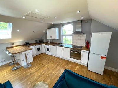Rooms Available in Stylish 3 Bedroom Flat, NG7 6JH Main Photo