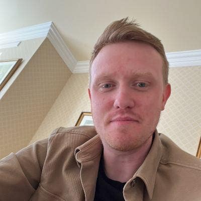 I am a professional male aged 31. I am lookin... Main Photo