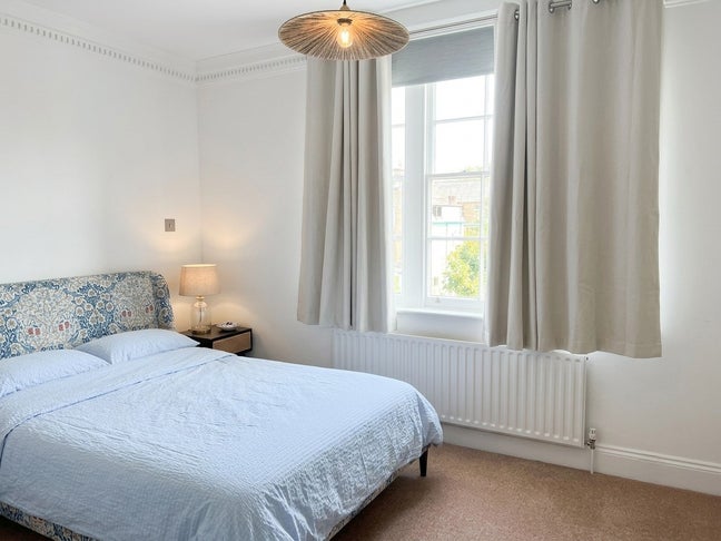 2 Bedroom 2 Bath Apartment - Albert Terrace NW1 Main Photo