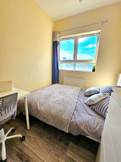 Kings Cross Double Room available now for rent! Main Photo