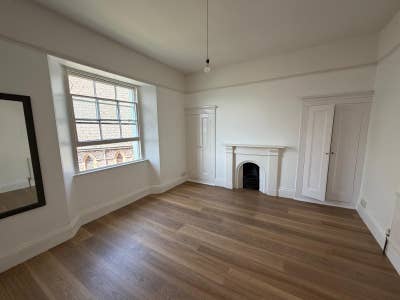 First Floor Room in Central Torquay Main Photo