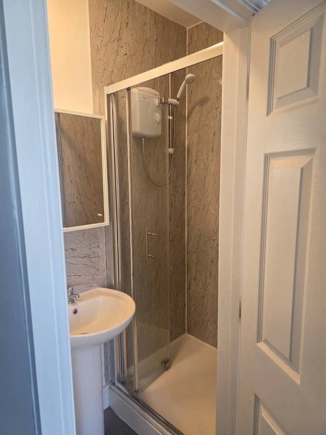Studio Flat to Rent in London, Feltham (TW14 9NR)  Main Photo