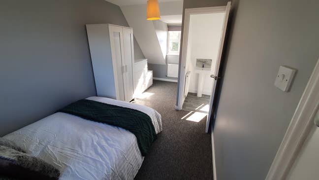 Double Room with En Suite Bathroom Main Photo