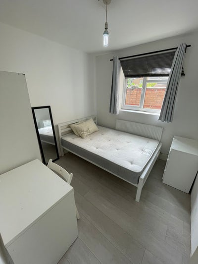 Beautiful Double Room @ Stepney Green  Main Photo