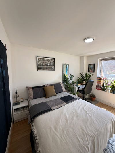 Double room with ensuite next to Wapping station Main Photo
