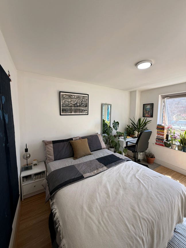 Double room with ensuite next to Wapping station Main Photo