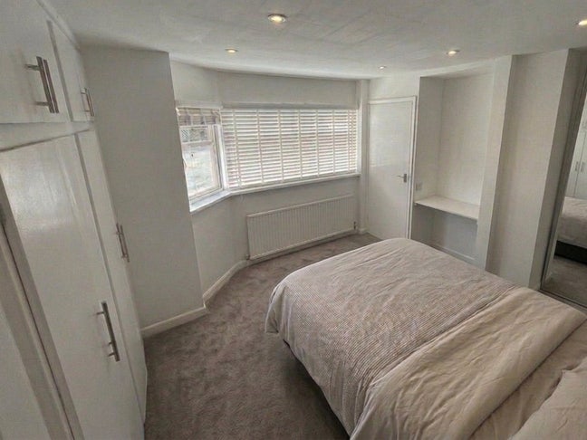 Professional Home - Large Double Main Photo
