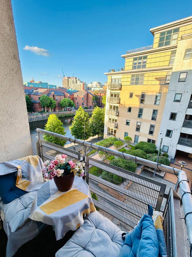 Stunning Fully Furnished 2-Bed Apartment in Leeds  Main Photo