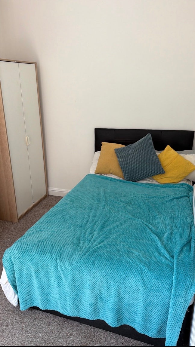 Fully furnished large double - all bills included  Main Photo