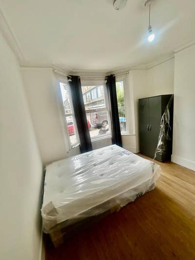 Ensuite Room to Rent in CR0 3LA – Fully Furnished Main Photo