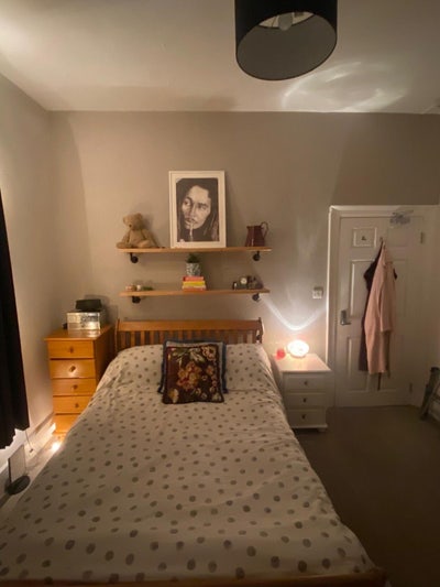Large, High-Ceiling Double Room  Main Photo