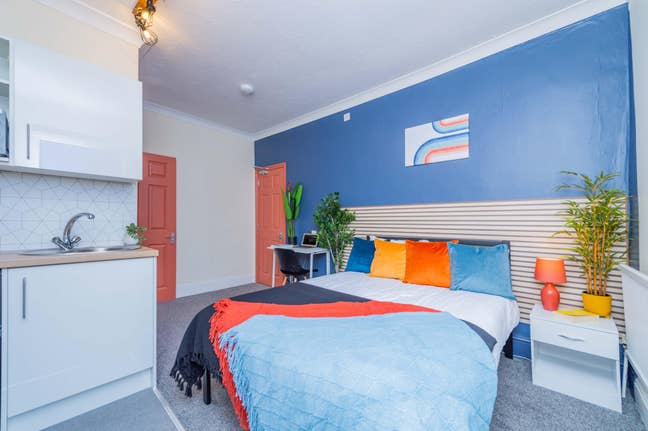 ✨Spacious and bright studio close to city centre ✨ Main Photo