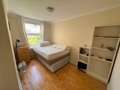 Bedroom + extra study/dressing room in Clerkenwell Main Photo