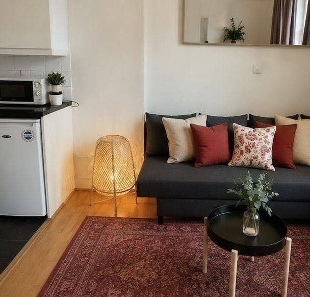 Stylish 1 bed Apartment in Holland Park Main Photo