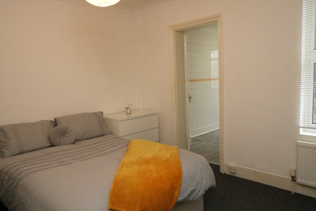 Double room with en-suite  Main Photo