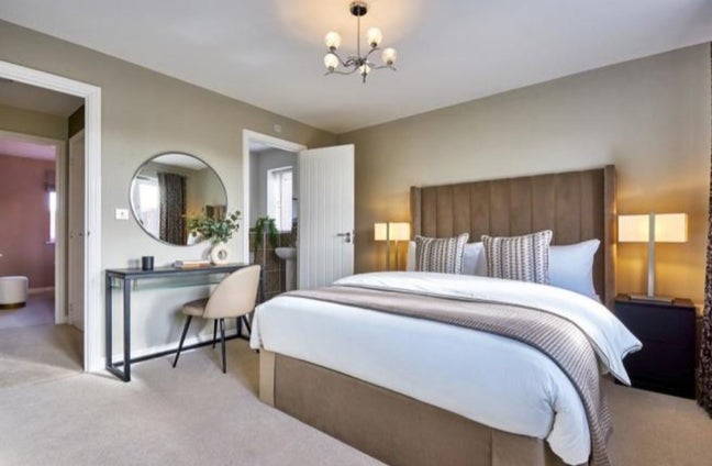 Stunning en-suite rooms available with parking Main Photo
