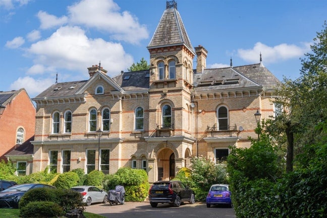 Large Double Room in Victorian Mansion (2-5 weeks) Main Photo