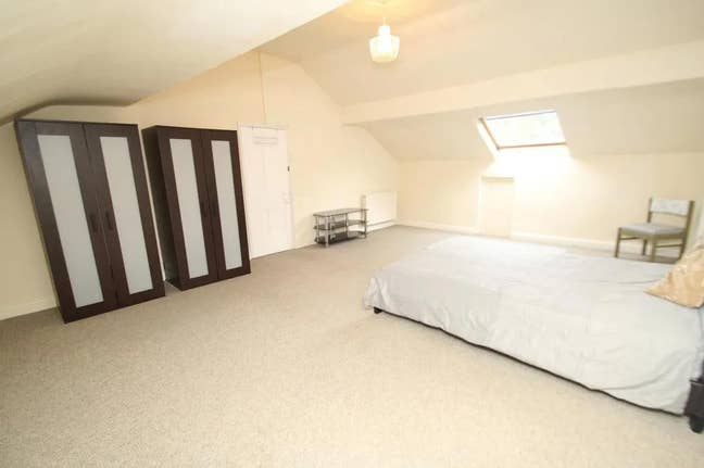 Beautiful large room Main Photo