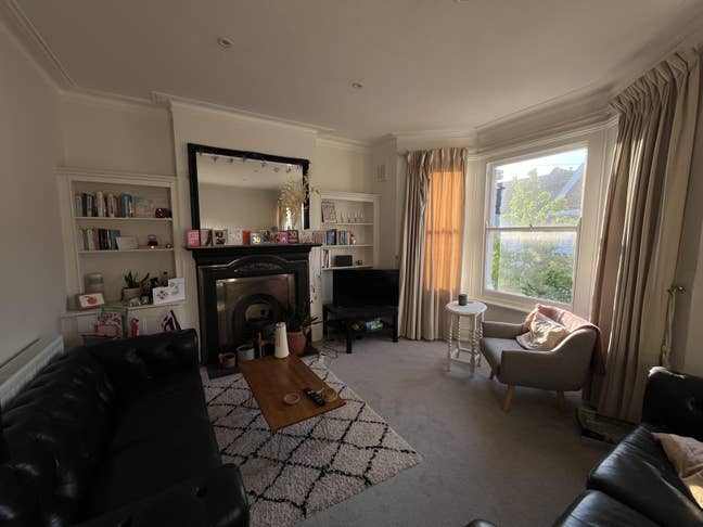 Spacious Attic Room in a Balham Main Photo
