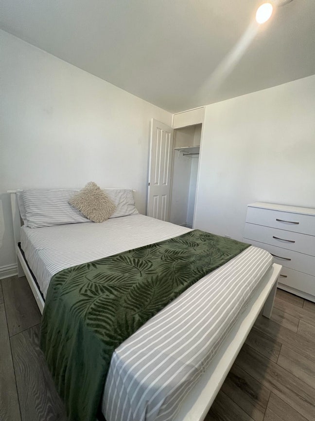 Bright, quiet recently refurbished HMO Main Photo