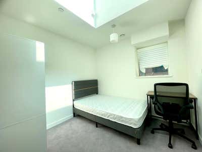 Beautiful Small Double Room in Southville – Living Main Photo