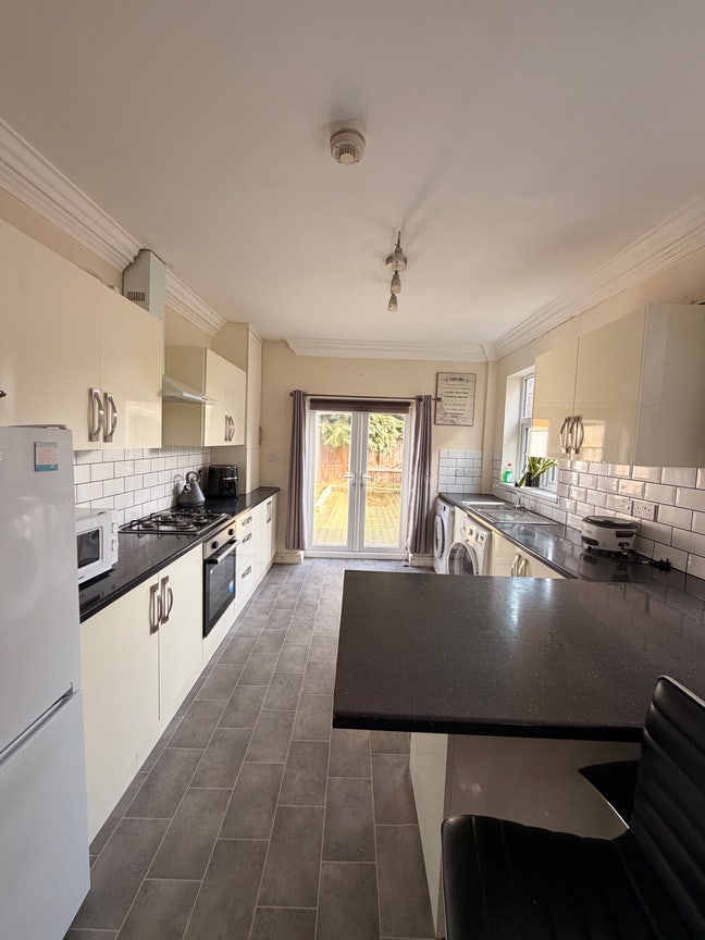 Lovely Room close to Hospital & City Centre Main Photo