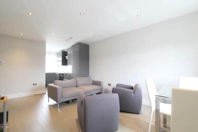Beautiful Double Bedrooms for rent in Wimbledon Main Photo
