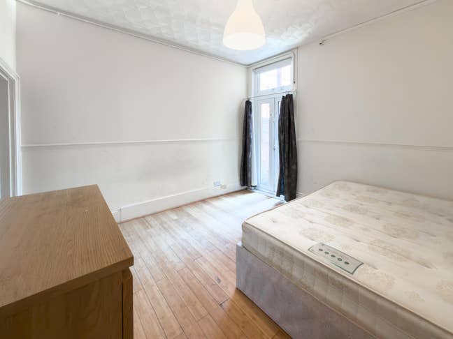 Double Rooms | Bills Inc | Available NOW Main Photo