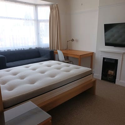 Large double room for professional male Main Photo