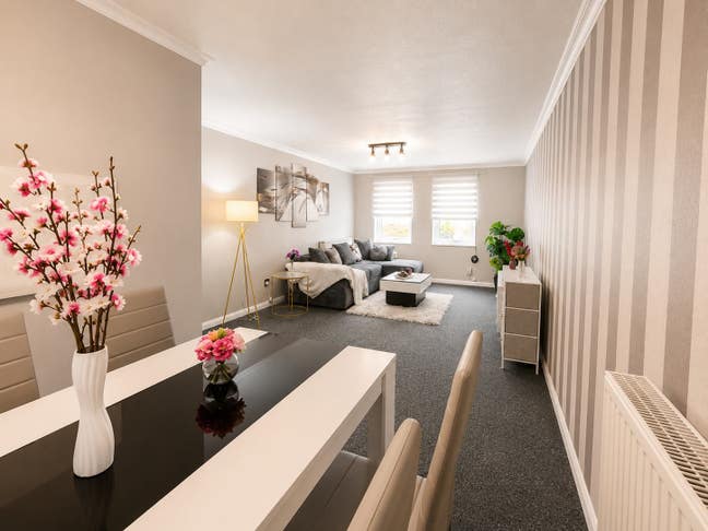 A large modern 2 beds 2 baths fully furnishe flat  Main Photo