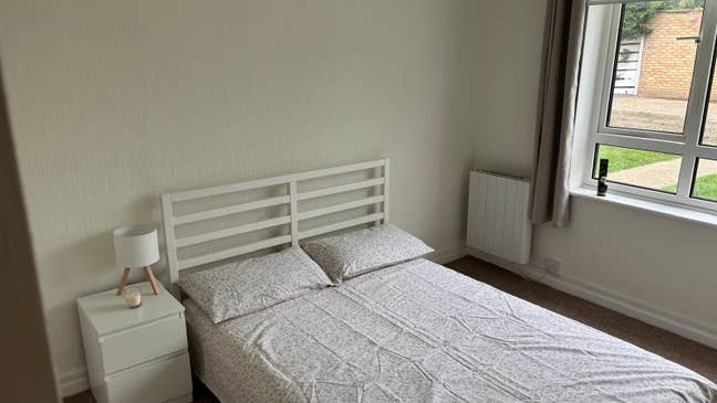 Lovely, light, freshly refurbished room to rent Main Photo