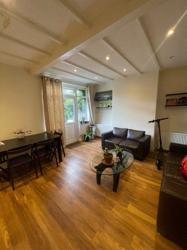 Lovely Double In Marvelous Garden House Main Photo