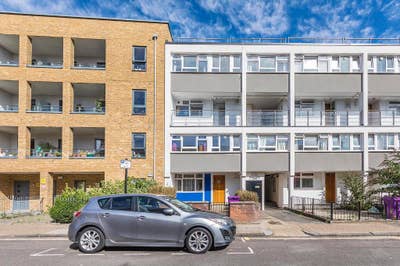 4 Bed Ground flat 2 min from Mile End Station  Main Photo