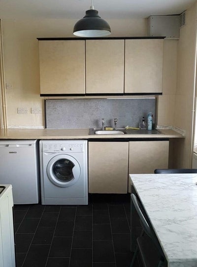 3 room available  Main Photo