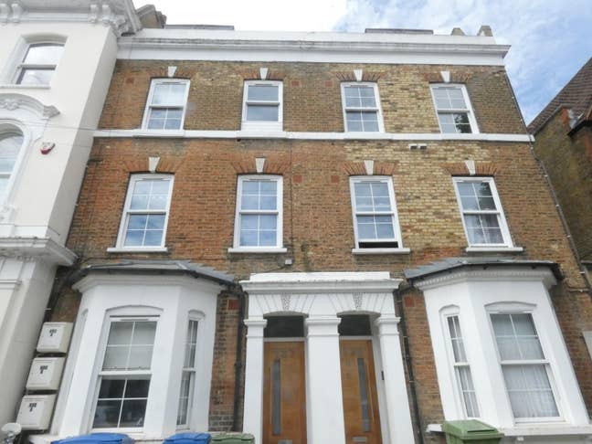 Modern two ded flat, shared garden, SE17 Main Photo