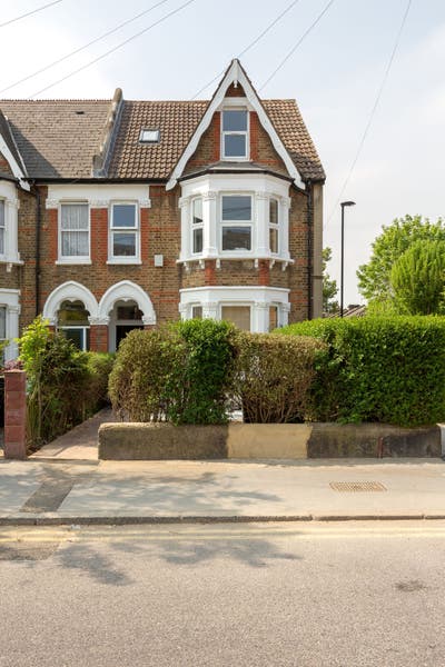 3 Bedroom Flat to Rent in CR7 Main Photo