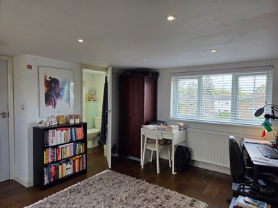 Large Ensuite Close to River Main Photo