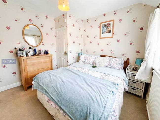2 double bedrooms for students or professionals  Main Photo