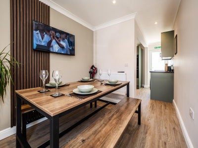 Modern & Homely Double Bedrooms in NR7 - Parking Main Photo
