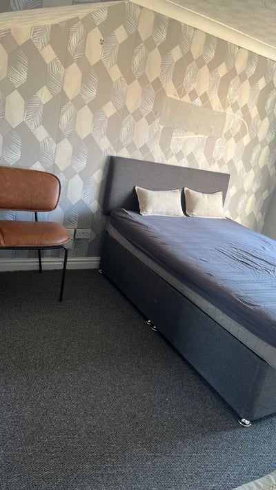 Double room next to Manchester Airport Main Photo