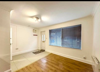 Modern and Spacious Studio Flat Luton LU1 Postcode Main Photo