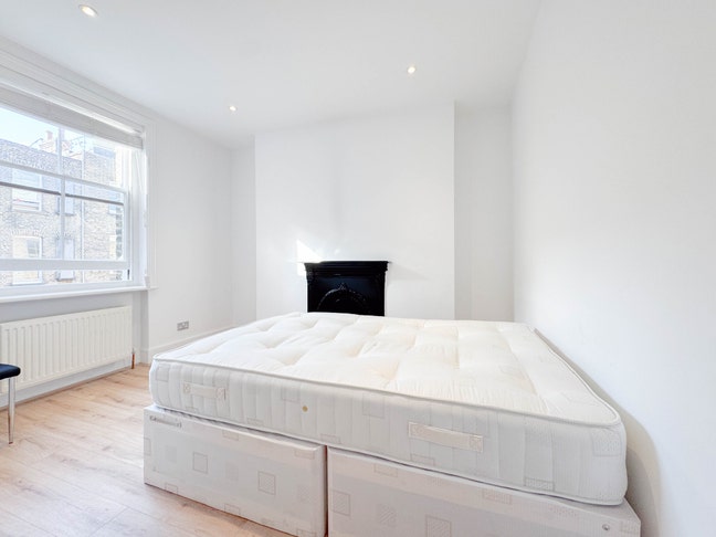 "No Living Room" Two Bedroom Flat in Fitzrova W1W Main Photo