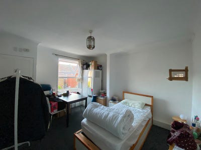 Large Room Available - &pound;780/month (bills inc) Main Photo