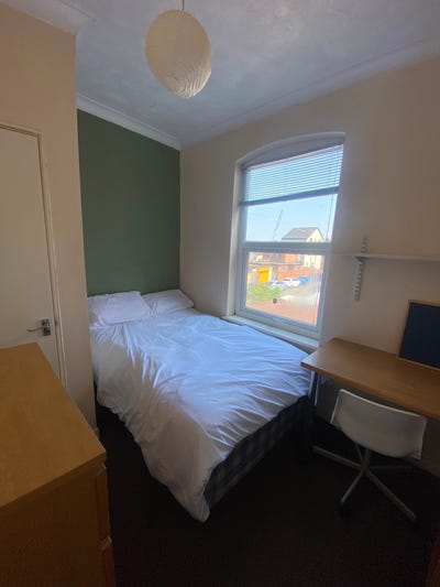 Stunning Fully Furnished Rooms Available Main Photo