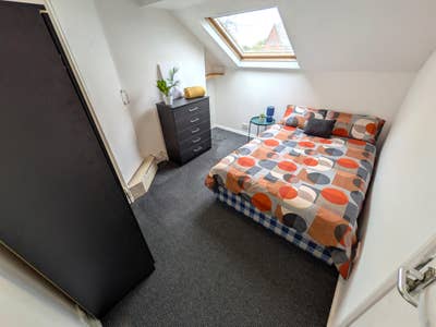 Stunning Double Rooms with Private Shower- NG3 4HB Main Photo