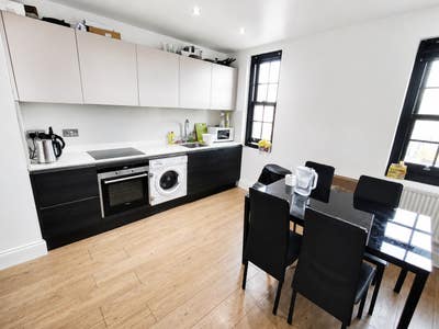 Cozy Room in Modern Flat Main Photo