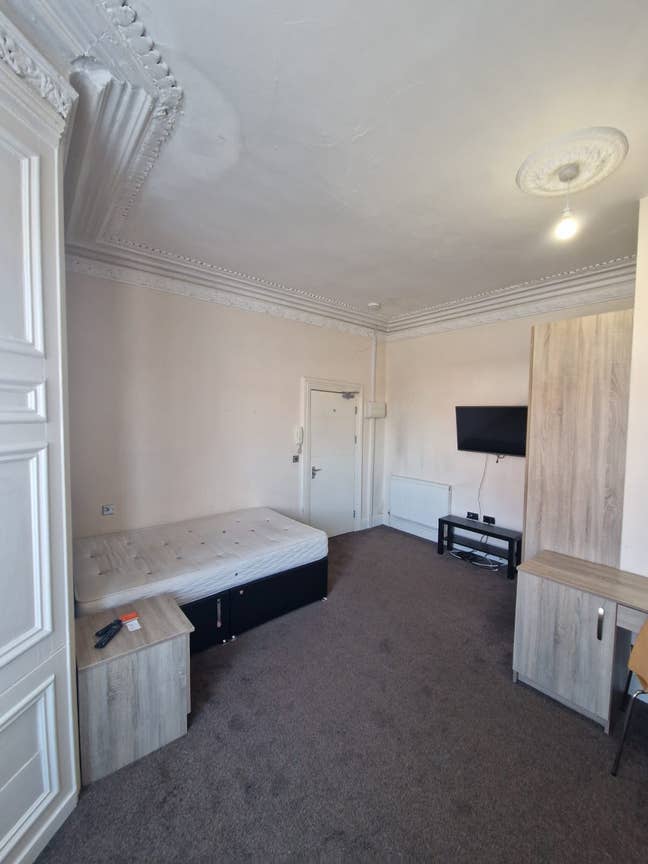 Large En-Suite Room – Bills Included Main Photo