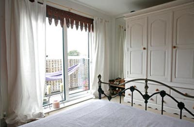 Large sunny double w/balcony London fields  Main Photo