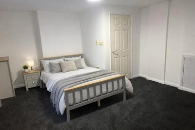 Large Double Ensuite Room with Kitchenette Main Photo